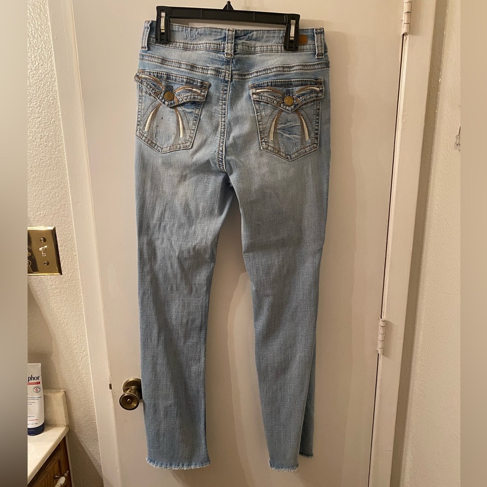 Seven7 Women's Light Blue Jeans, Embellished Pockets, Raw Hem. - Picture 3 of 10